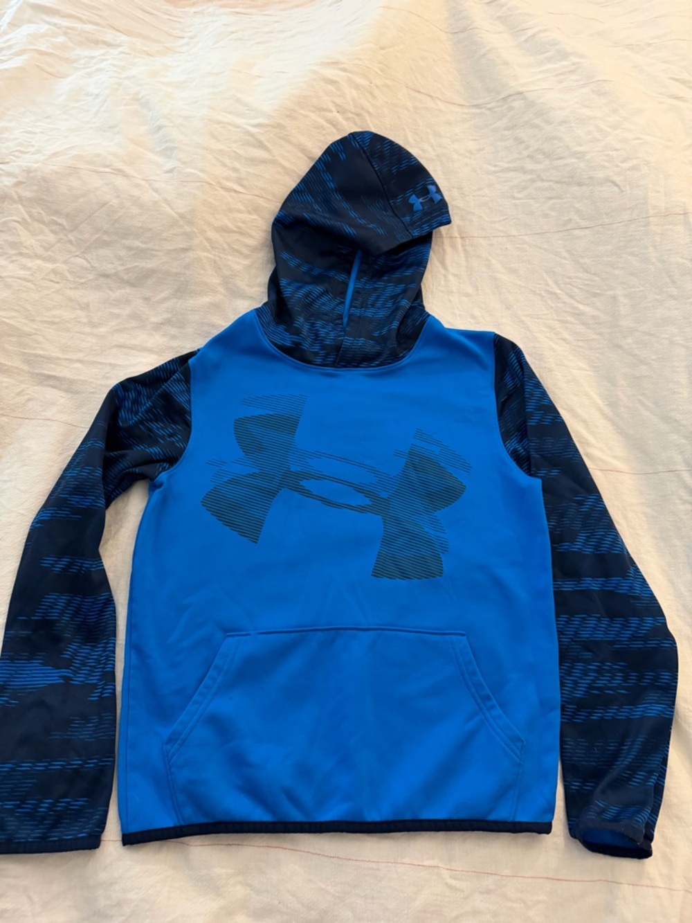 Under Armour boys hooded sweatshirt XL